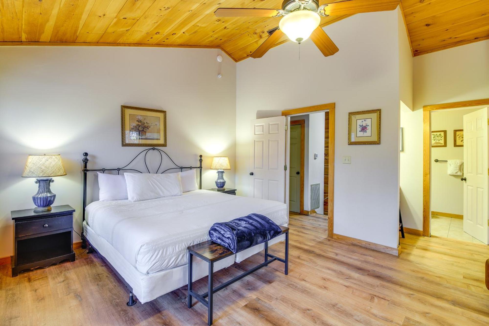 Pet-Friendly Gatlinburg Retreat With Hot Tub! Villa Exterior photo