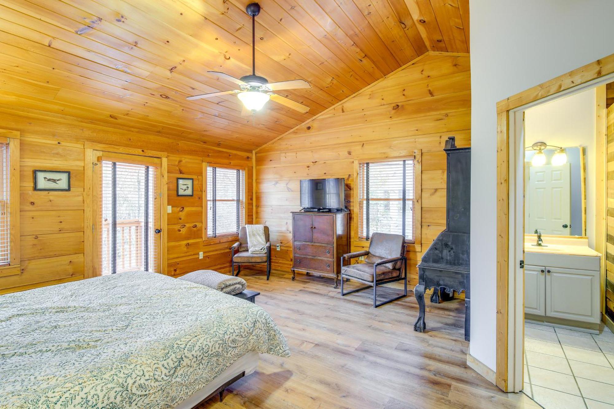 Pet-Friendly Gatlinburg Retreat With Hot Tub! Villa Exterior photo