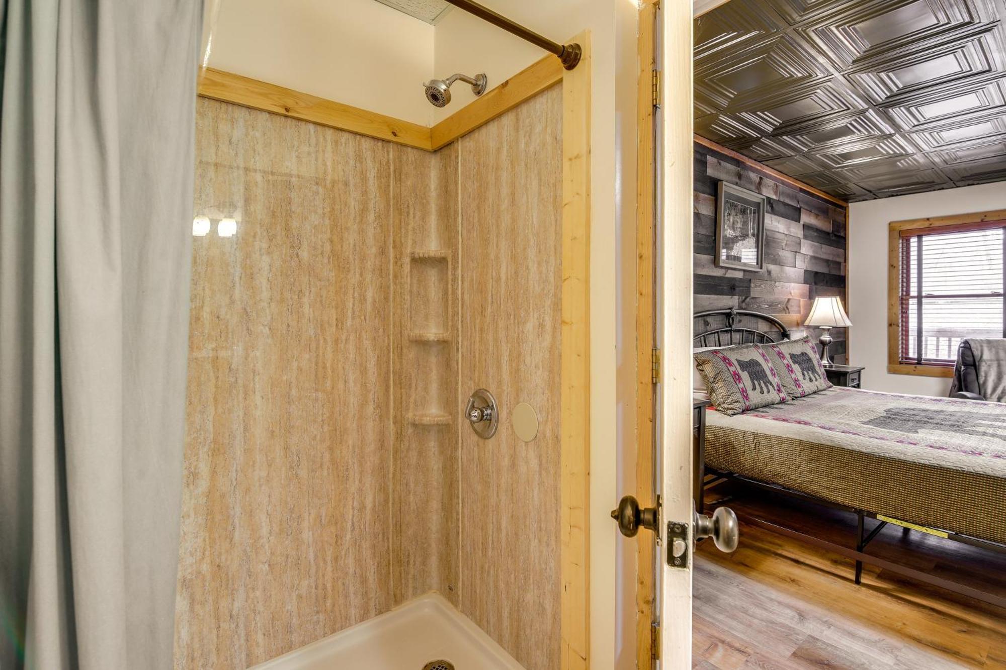 Pet-Friendly Gatlinburg Retreat With Hot Tub! Villa Exterior photo