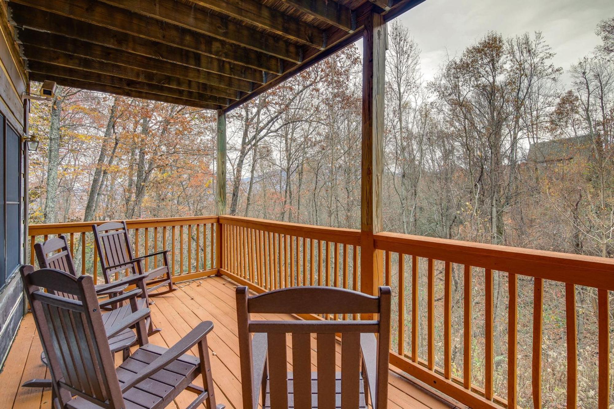 Pet-Friendly Gatlinburg Retreat With Hot Tub! Villa Exterior photo