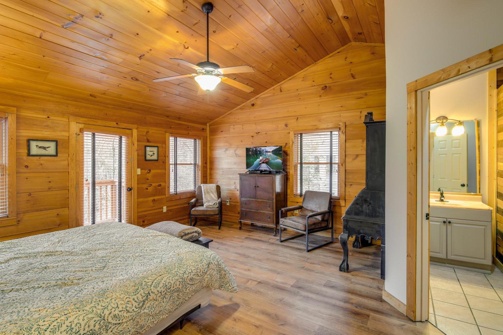 Pet-Friendly Gatlinburg Retreat With Hot Tub! Villa Exterior photo