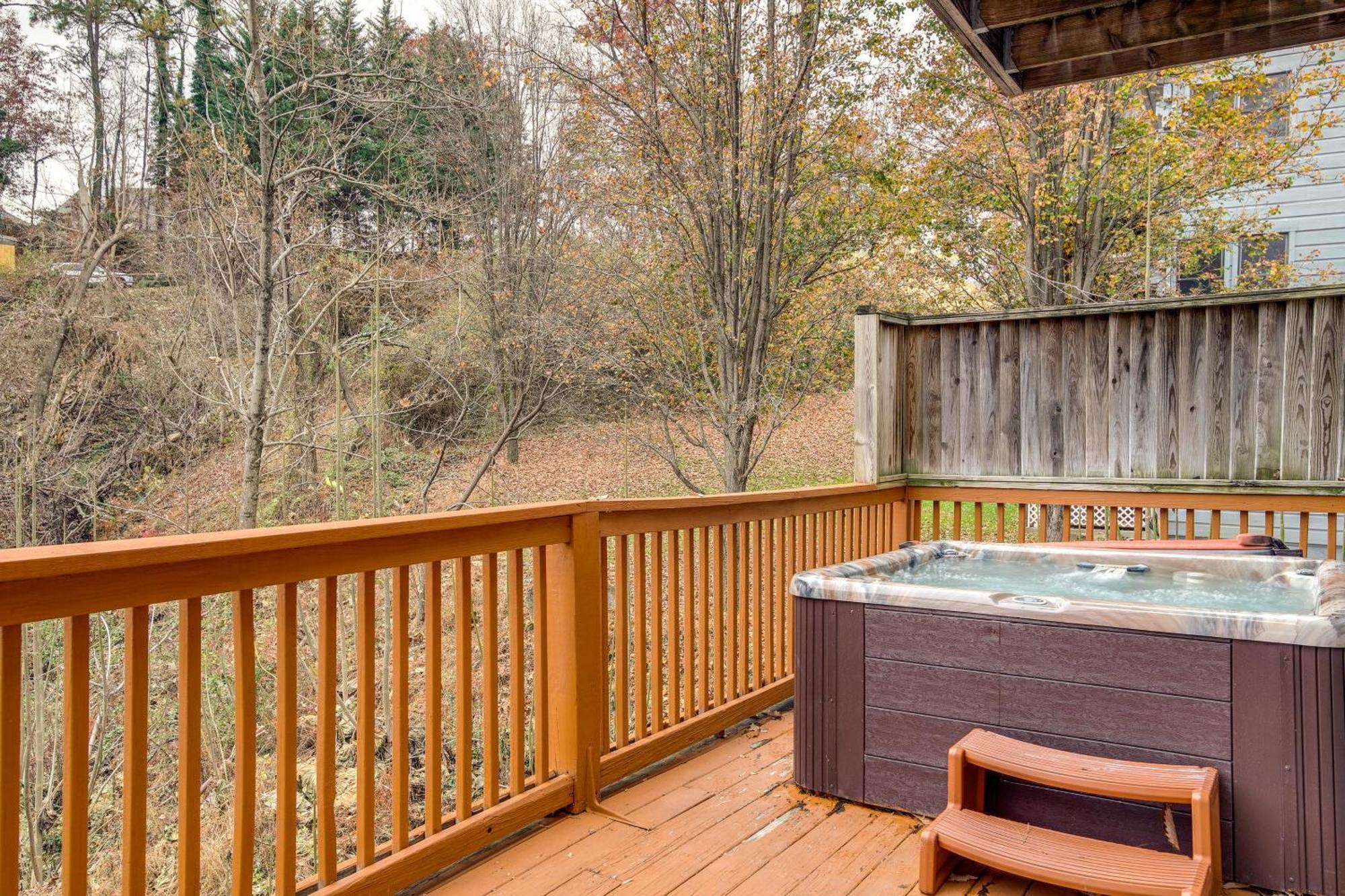 Pet-Friendly Gatlinburg Retreat With Hot Tub! Villa Exterior photo
