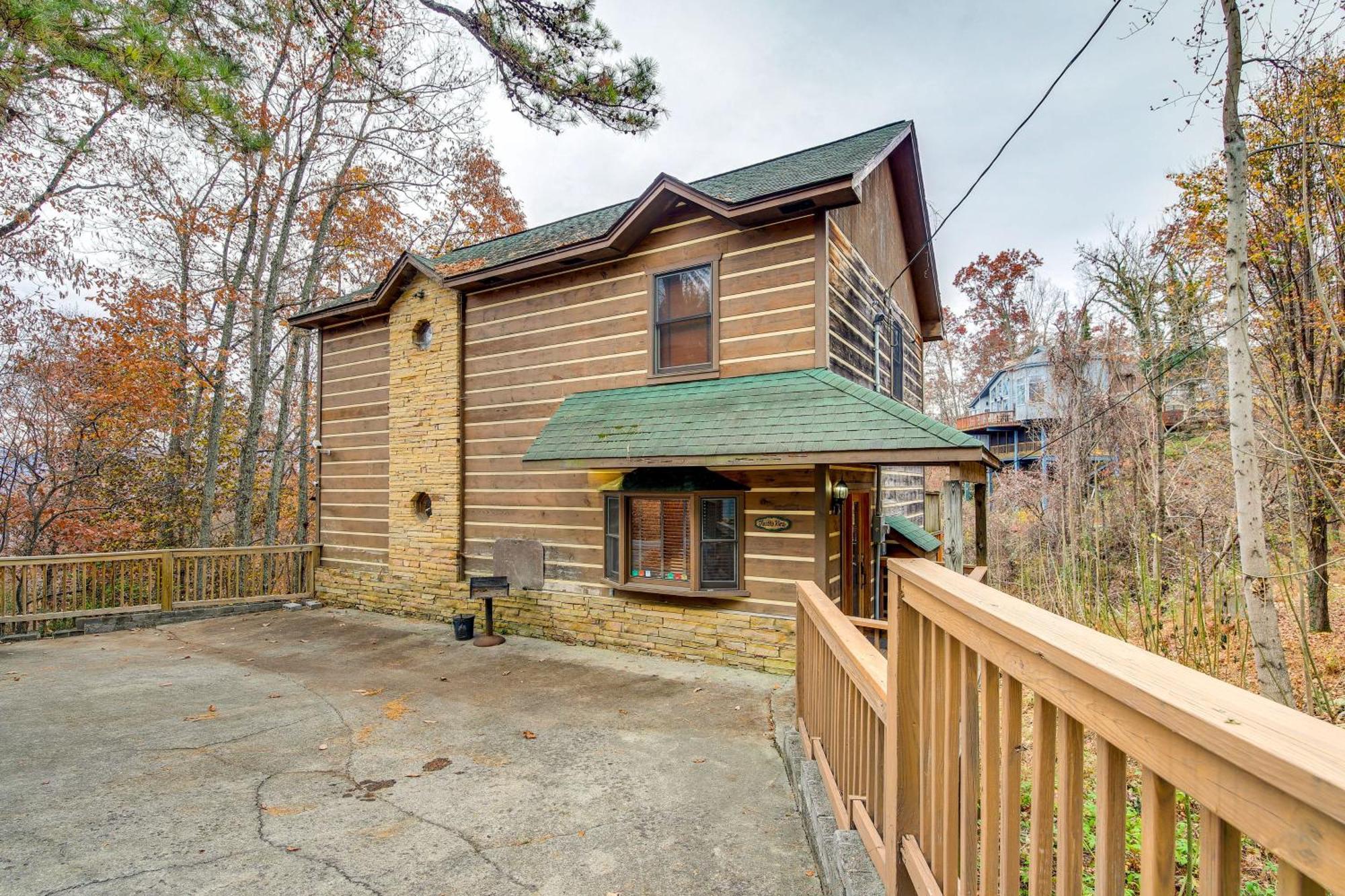 Pet-Friendly Gatlinburg Retreat With Hot Tub! Villa Exterior photo