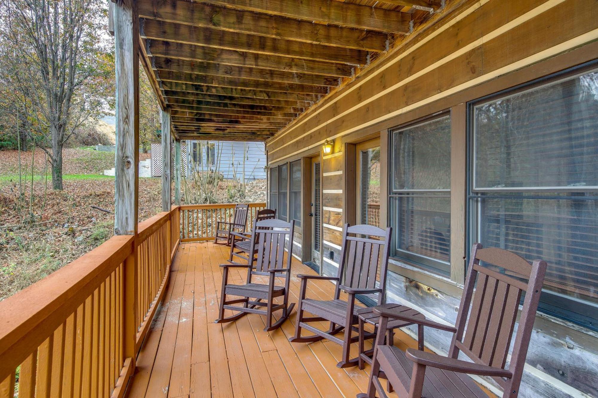 Pet-Friendly Gatlinburg Retreat With Hot Tub! Villa Exterior photo
