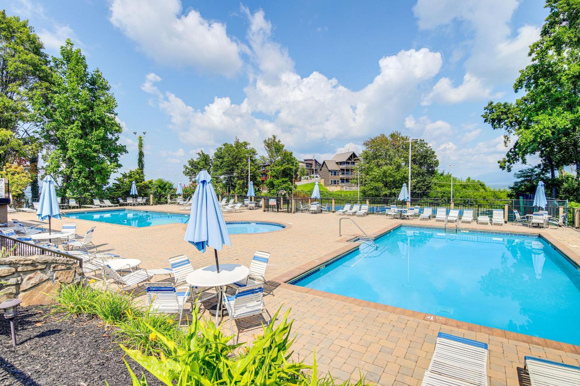 Pet-Friendly Gatlinburg Retreat With Hot Tub! Villa Exterior photo